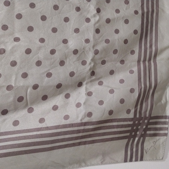 Vintage Brown Design 100% Silk light Scarf 34x34-inch, Excellent condition - Picture 6 of 11